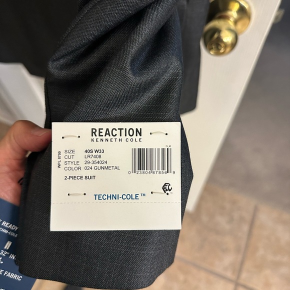 Kenneth Cole Reaction Suit-New With Tags 40 Short - Picture 4 of 5